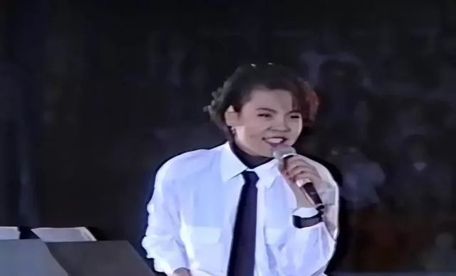 春晚成名后,她洗完澡从23楼跳下,临终之前高喊一声"妈妈"