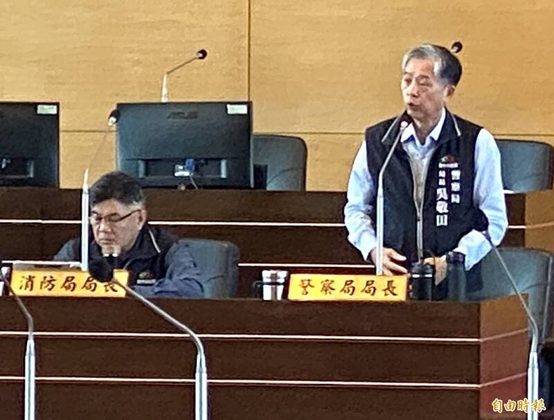 台中市警局长吴敬田（右）说，警方起初接获噪音通报，不是打架。（记者黄旭磊摄）