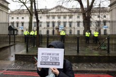 参观伦敦古迹须通过中国警卫安检 英国会议员批政府可悲