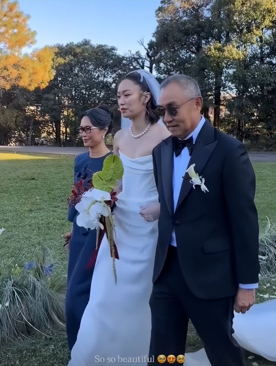 霍启仁婚礼现场:携妻敬酒载歌载舞 霍家集体亮相 霍启刚忙着录像