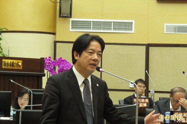 赖清德回呛谢龙介。（记者蔡文居摄）