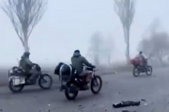 闪躲无人机 俄军改打“摩托车战争”