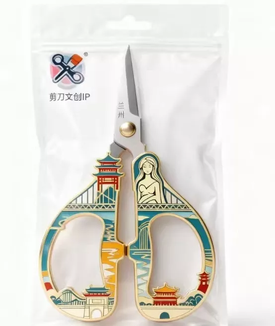 “没剪刀”为何成热梗?女游客向酒店借剪刀引发热议