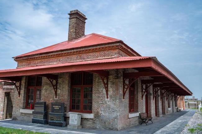 中国最尴尬的C位城市，出道即巅峰，经济吊车尾