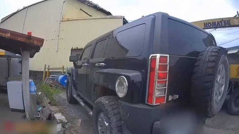 花莲县铁皮工厂老板的吉普车平常没有上锁。（警方提供）