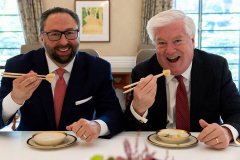 大赞北海道帆立贝!美驻日大使讽:在北京另当别论