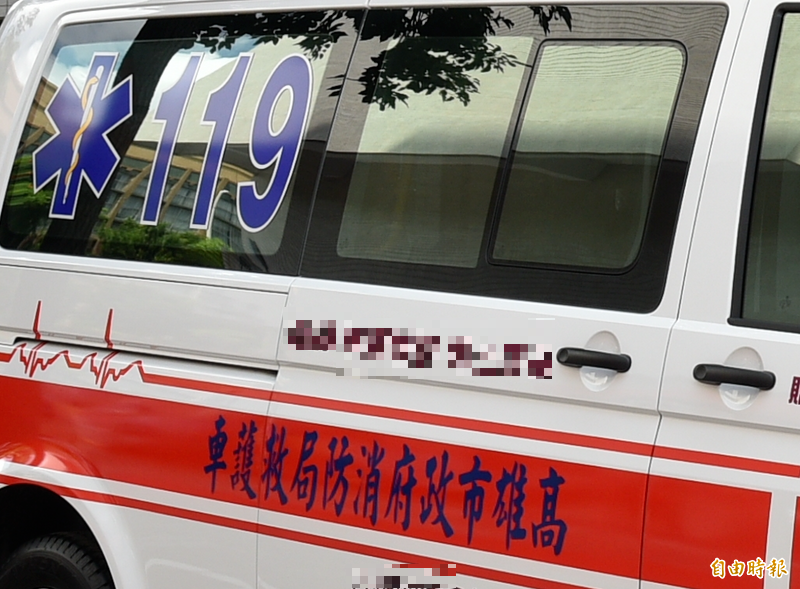 母亲紧急向119求救送医，救护人员抵达时，男童已无呼吸心跳，经抢救仍回天乏术。救护车示意图。（资料照）