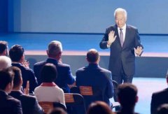 郭台铭满头白发 现身