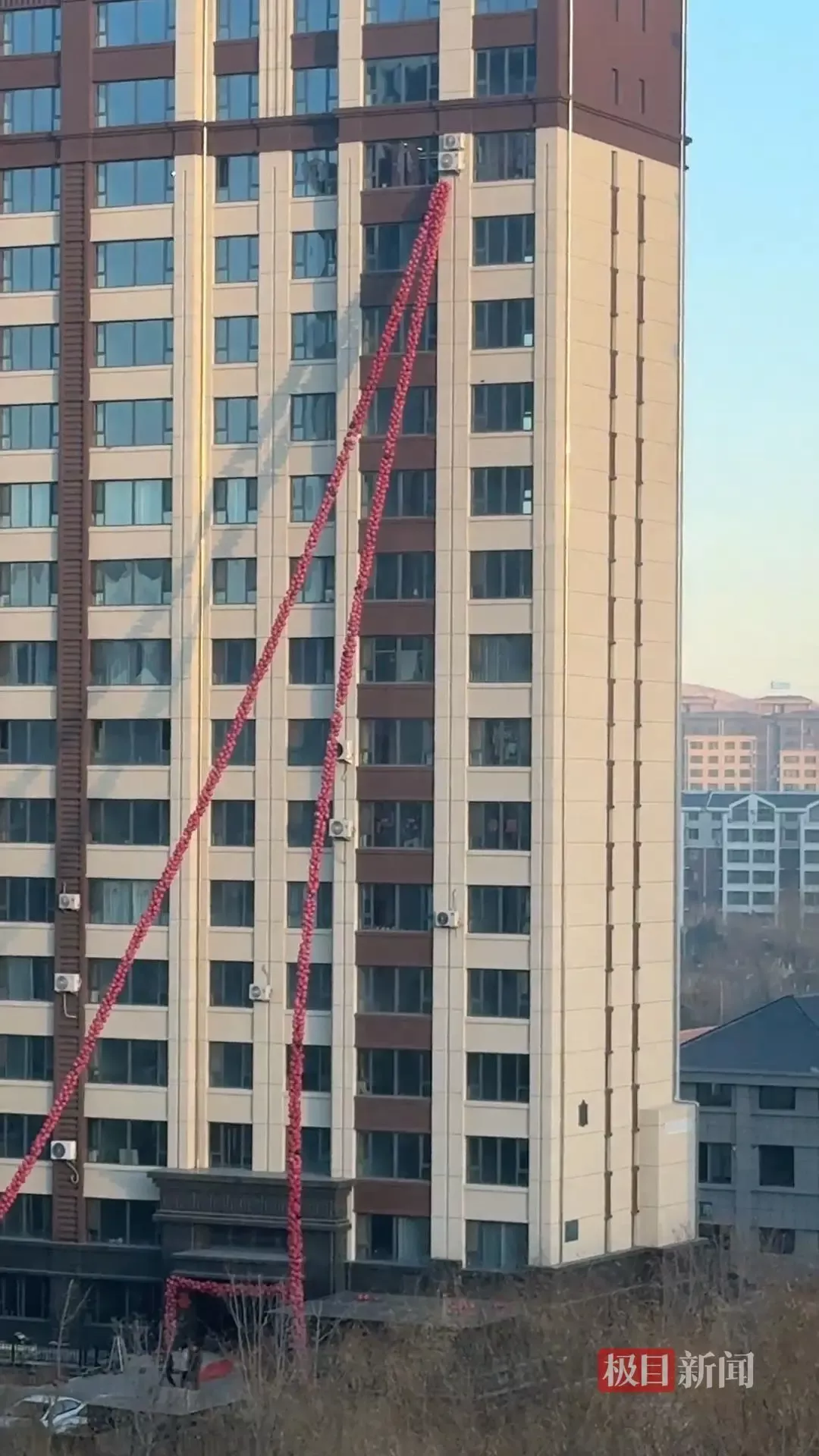 内蒙新人结婚 百米气球飘带 4千气球30人吹了3天