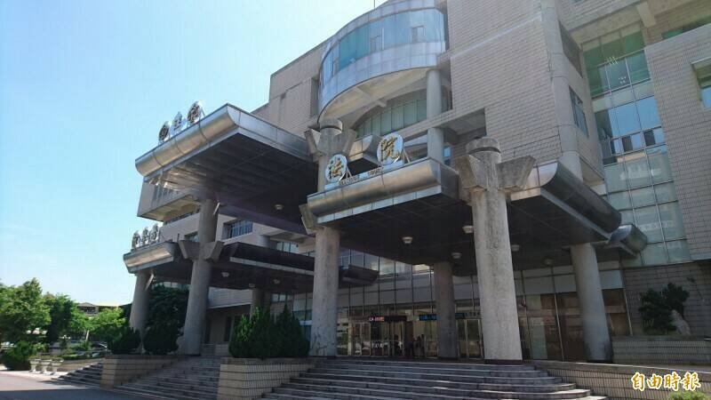 人妻、人夫谈办公室恋情，男先协议赔绿帽夫100万，女辩仅交往1个多月法官不信。图为苗栗地院。（资料照）