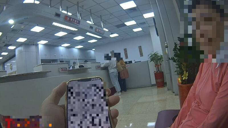 经层层拆解诈术后，妇人才恍然大悟打消汇款念头。（警方提供）