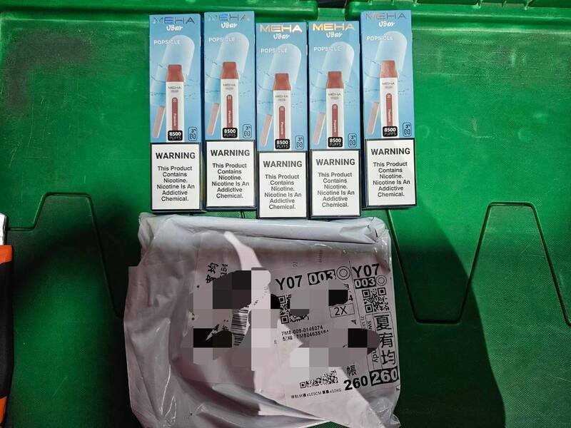 第四岸巡队查缉到电子烟。（第四岸巡队提供）