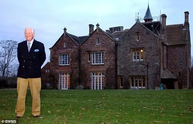 英国老贵族全球征婚:会生儿子 开飞机 年龄不超40...