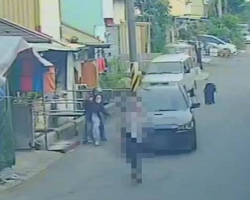 彰化员警当街追逐诈团外籍车手。（图由警方提供）