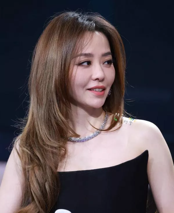 走上大S老路?41岁疾病缠身的张靓颖,给内娱明星敲响了警钟