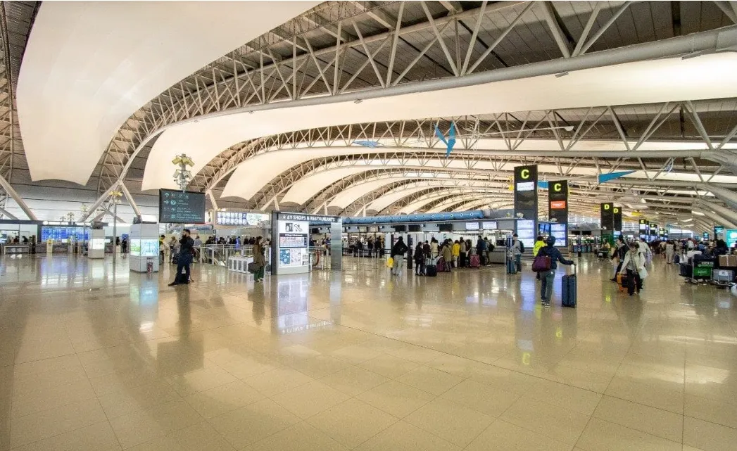 一名20多岁中国游客在日本关西机场坠亡 一名20多岁中国游客在日本关西机场坠亡