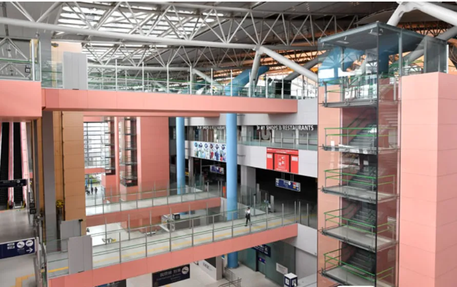 一名20多岁中国游客在日本关西机场坠亡 一名20多岁中国游客在日本关西机场坠亡