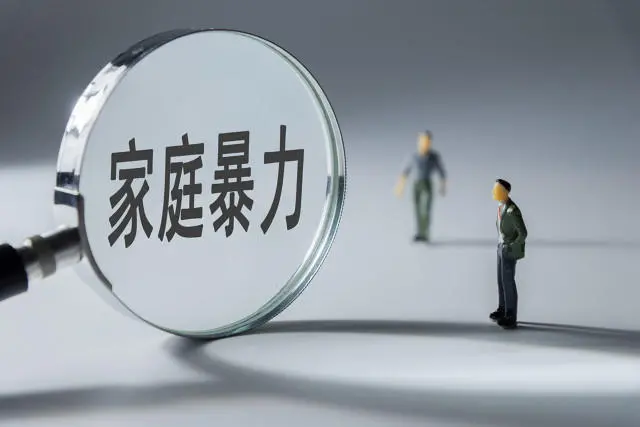 男子酒后殴打36岁妻子致其死亡 被判无期徒刑