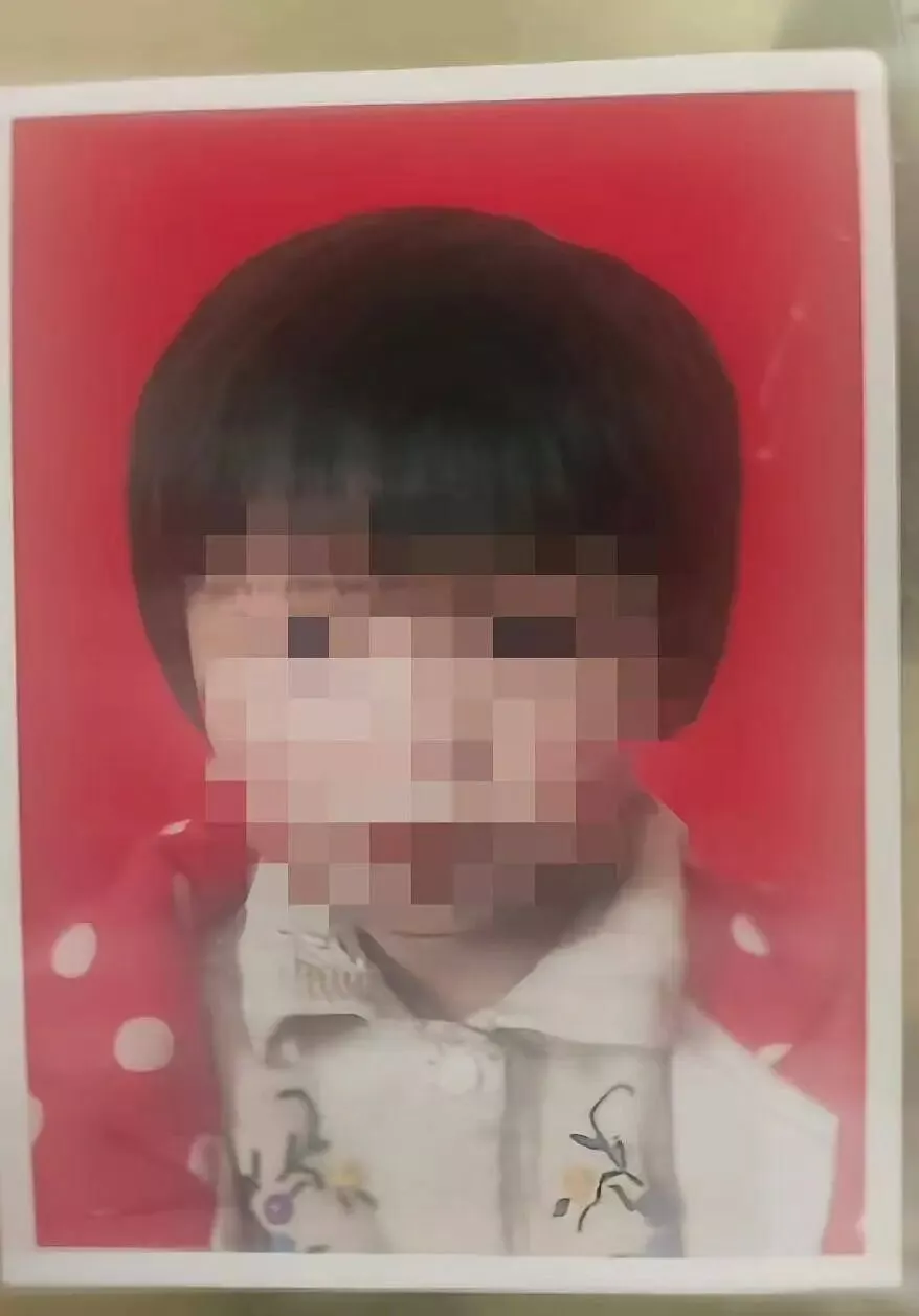 8岁女孩走失5天在化粪池找到 盖子没盖孩子掉进去