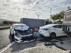 国一杨梅休息站又出事!疑辅助驾驶酿祸连撞5车3人伤