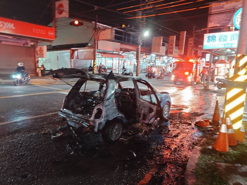 车主向警消表示，当时正准备要在车上蒸煮小笼包贩售，没想到使用瓦斯器具过程中不慎引燃车辆内装，火势瞬间蔓延。（警方提供）