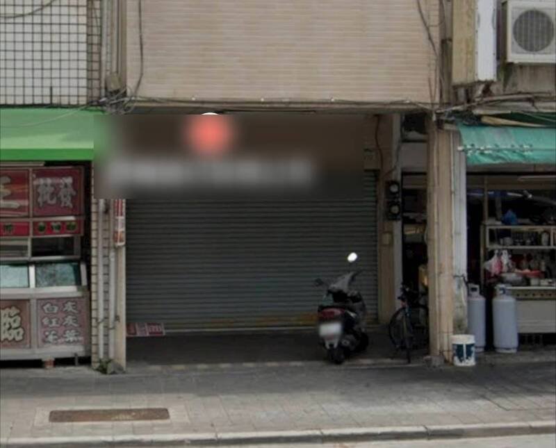 邱女经营的通讯行目前人去楼空。（翻摄Google地图）