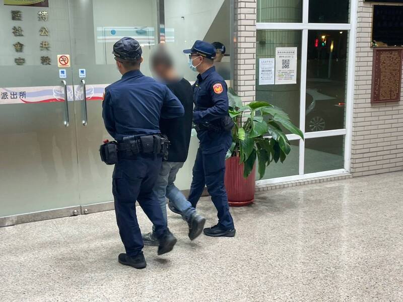 警方昨晚将黄男查缉到案。（警方提供）