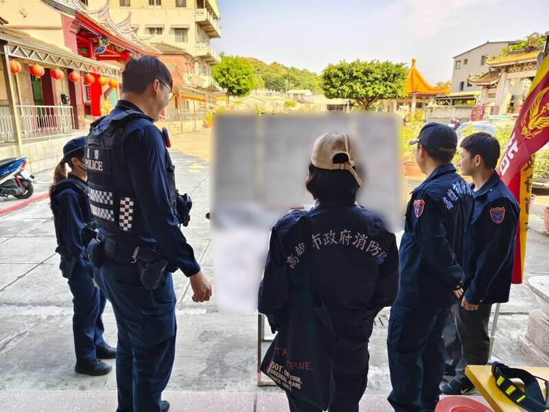 警消昨日起入山搜救，至今仍未找到人。（民众提供）