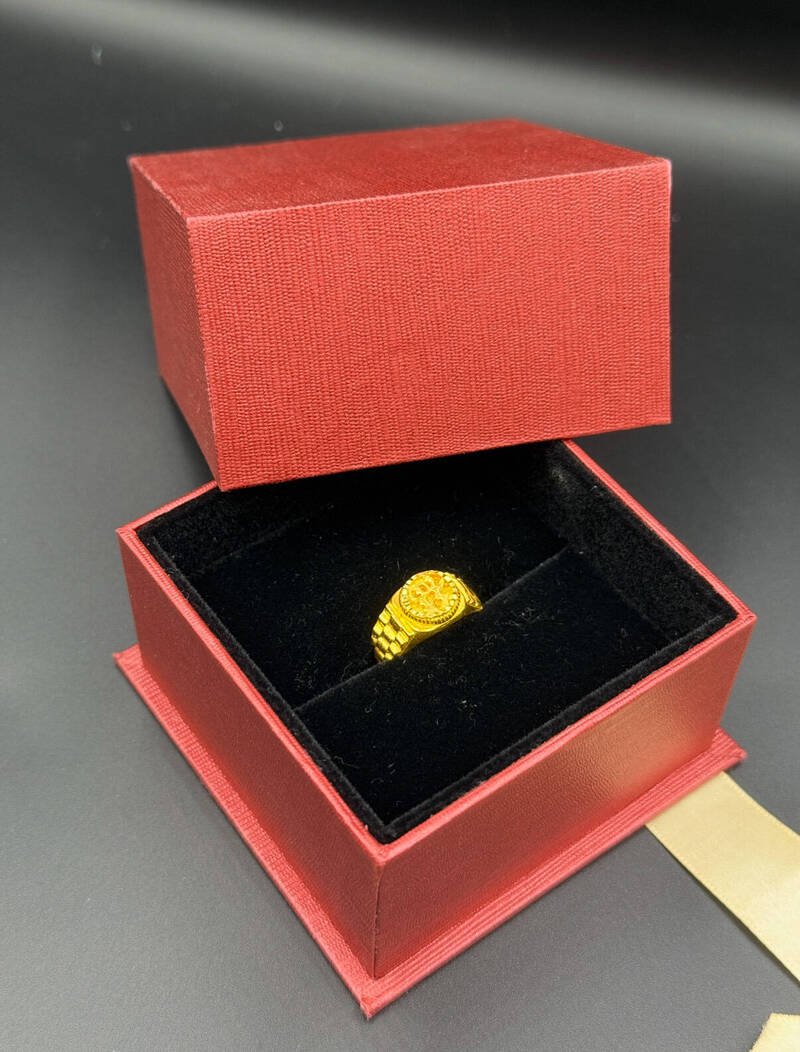 拍卖会最抢手的还是黄金。（花莲分署提供）