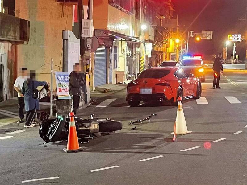 彰化139线昨晚传出重机与「牛魔王」超跑路口碰撞意外。（警方提供）