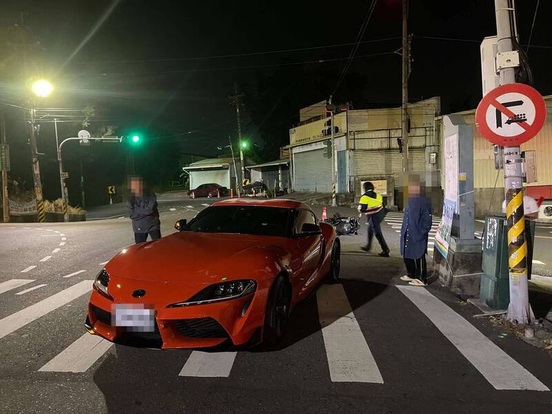 彰化139线昨晚传出重机与「牛魔王」超跑路口碰撞意外。（警方提供）