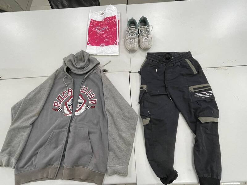 警方查扣郭嫌犯案时穿著的衣物。（记者王冠仁翻摄）