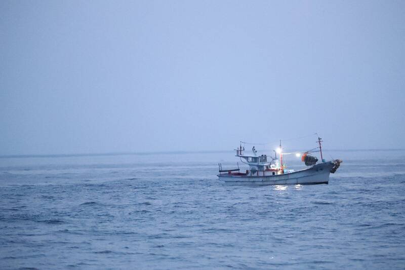 南韩海水部、海警9日证实，近日在南韩专属经济区展开非法捕捞联合打击行动，扣押6艘中国籍渔船。示意图。（欧新社资料照）