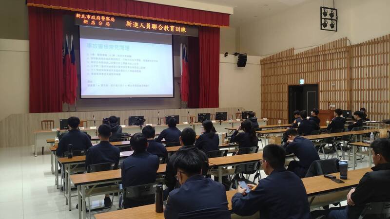 课程内容包含法纪教育、妇幼案件实务训练、监录系统操作、防御驾驶、交通违规执法与申诉案例等。（记者郑景议翻摄）