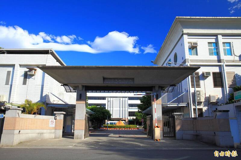 台东李姓男子今年9月酒驾发生交通事故，但侦审期间李男死亡，检察官仍提起公诉声请简易判决处刑；法院发现「要对死者判决」后，认定程序违法，依法裁定公诉不受理。（资料照）