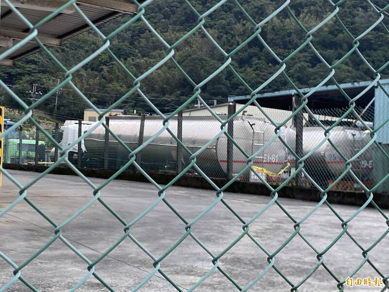基隆地检署侦办将诚公司涉偷排废油污水案，10日搜索将诚公司，查扣公司油罐车与储油槽等机具。（记者林嘉东摄）
