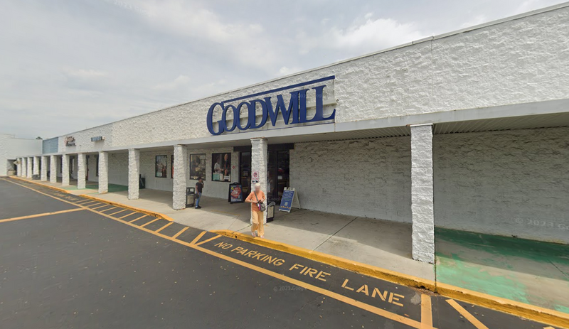 美国佛州帕拉特卡的Goodwill门市，收到手榴弹紧急疏散。图为案发店面。（图撷自Google街景）