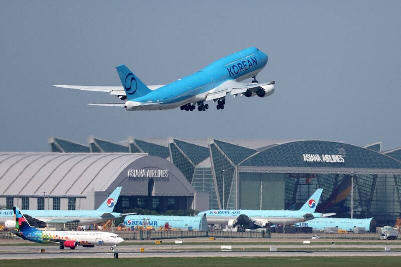 南韩文化体育观光部23日证实，2025年访韩外国旅客有望突破1870万人次，创历史新高。图为仁川国际机场。（法新社资料照）