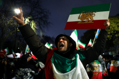 伊朗血腥镇压确认543死！美军传今晚突袭 伊朗呛不怕开战