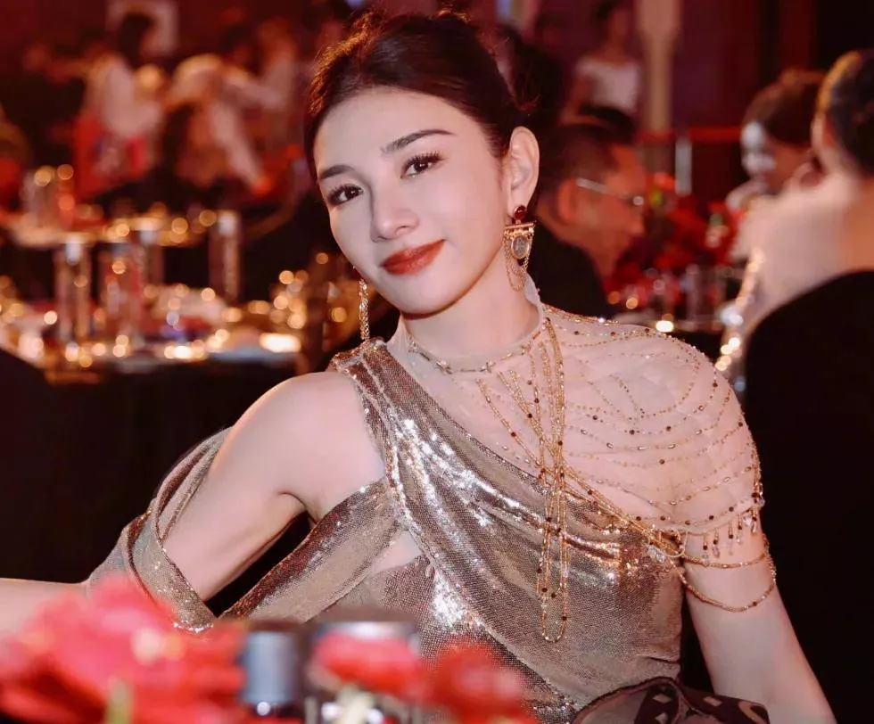 黄奕翻车前夫爆料被扒，7个瓜有4个被证实是真的