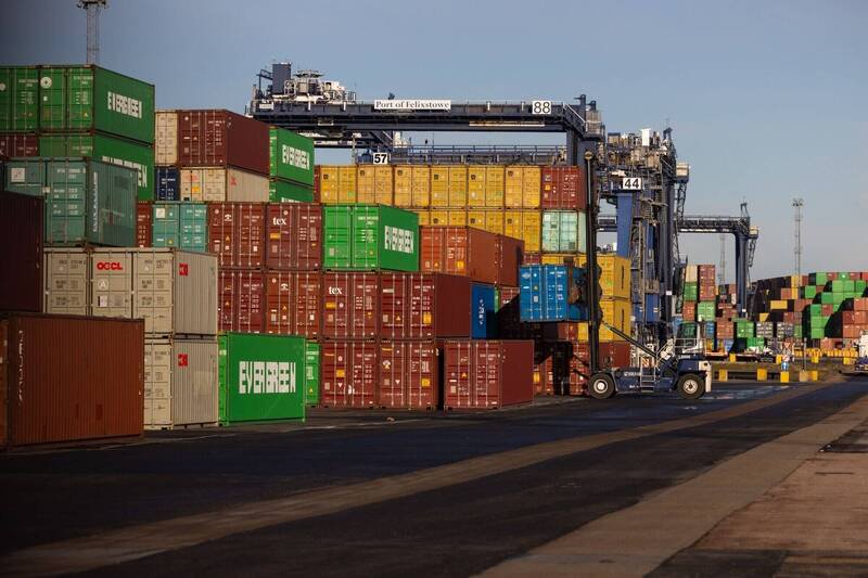 美国商务部最新数据显示，第3季经济表现优于市场原先预期的3.2%。（彭博社）