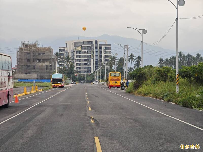 屏东内埔学文路相当笔直，近期夜间沦为飙车族竞速场。（记者陈彦廷摄）