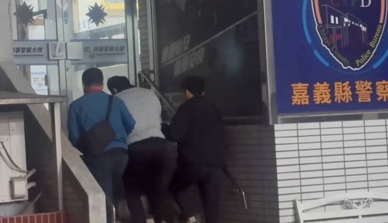 嘉义县警方逮捕吴姓男子。（警方提供）