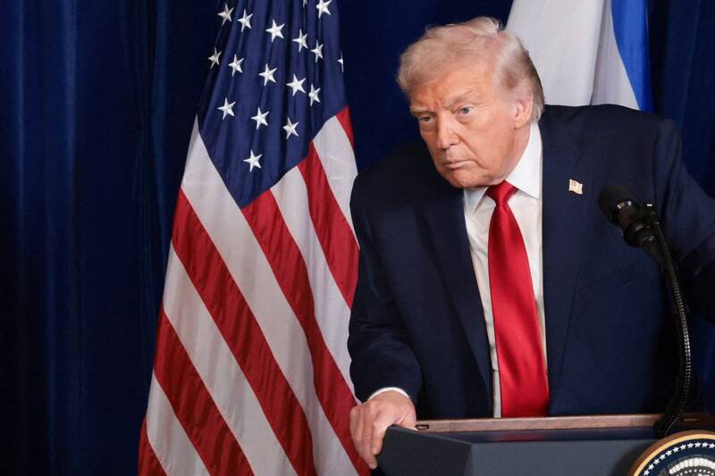 川普提到，伊朗打算重建弹道飞弹计划及核子设施，川普警告：「如果他们真的这么做，我们会狠狠地打击他们。」（路透）