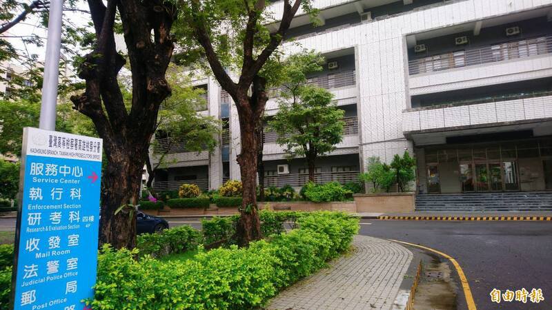 庄姓医生系女学生涉嫌携带手机作弊，经检方予以缓起诉后，报请高雄高分检同意中。（记者鲍建信摄）