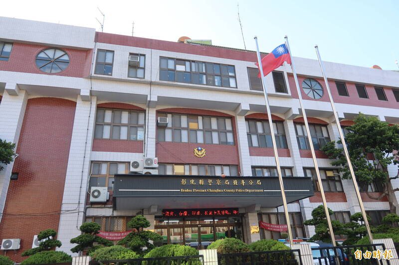 彰化埤头2日深夜传枪响，北斗警分局获报迅速抵达，逮捕开枪男子。（记者陈冠备摄）