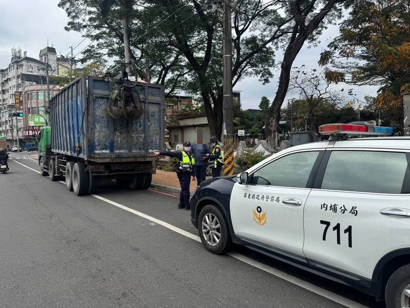 警方启动大货车取缔专案勤务。（警方提供）