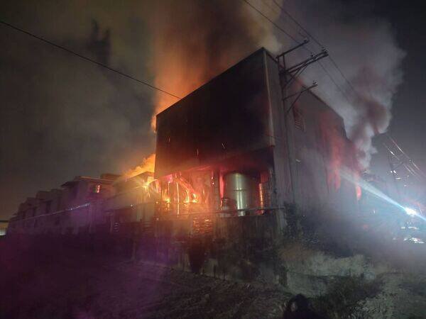 位于埤头乡的轮胎厂发生火警。（民众提供）