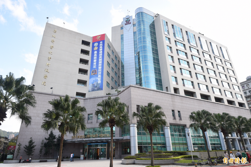 1名疑似精神状况不稳定的男子7日下午在北医附设医院附近随机攻击路人。图为北医附设医院外观。（资料照）