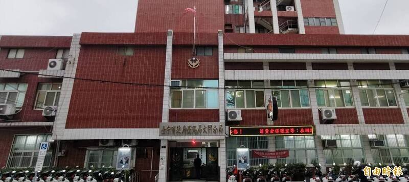 大甲警方侦办陈女遭虐死事件。（记者张轩哲摄）